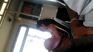 Își pătrunde în film ...